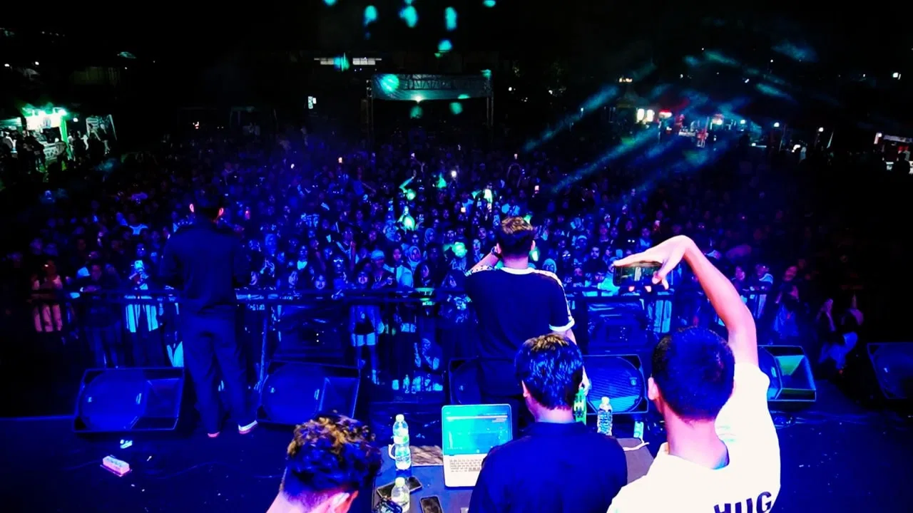 Oasis Bandung Live Forever Movie Screenshot 1